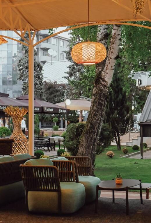 Outdoor terrace seating in the garden of Hotel Rožaje